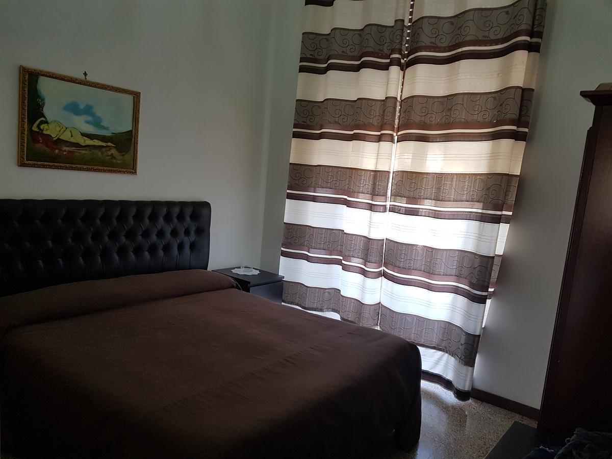 Crispi Rooms Catânia Exterior foto
