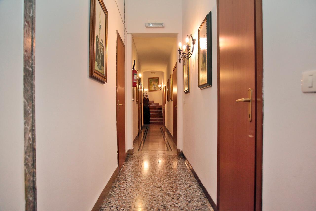 Crispi Rooms Catânia Exterior foto
