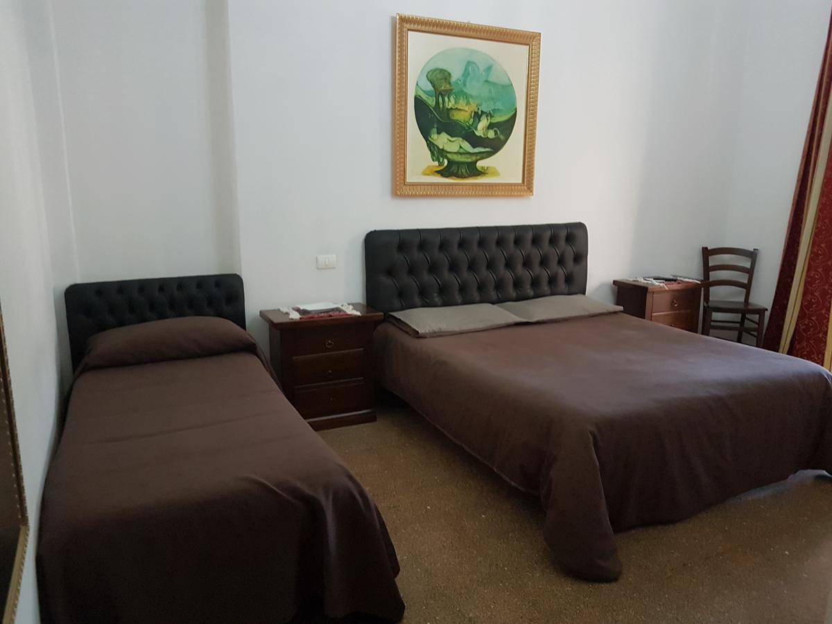Crispi Rooms Catânia Exterior foto