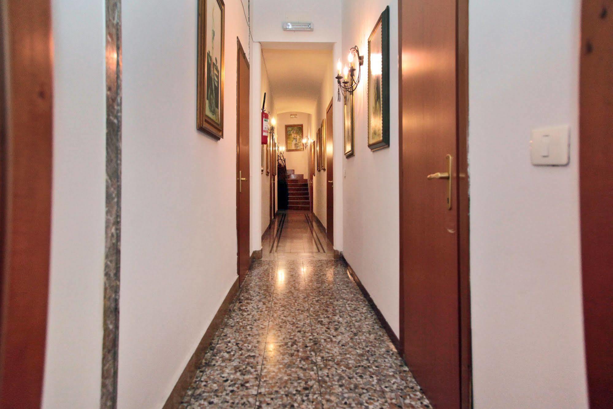 Crispi Rooms Catânia Exterior foto