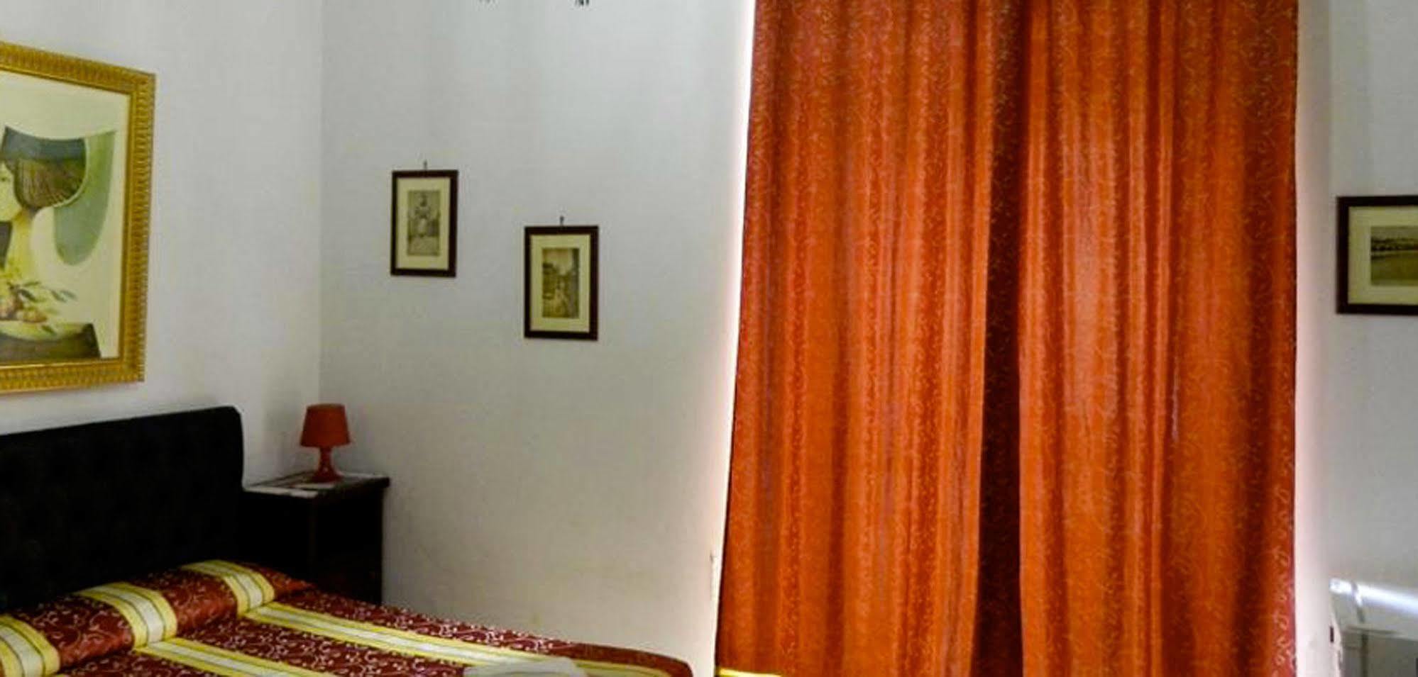 Crispi Rooms Catânia Exterior foto
