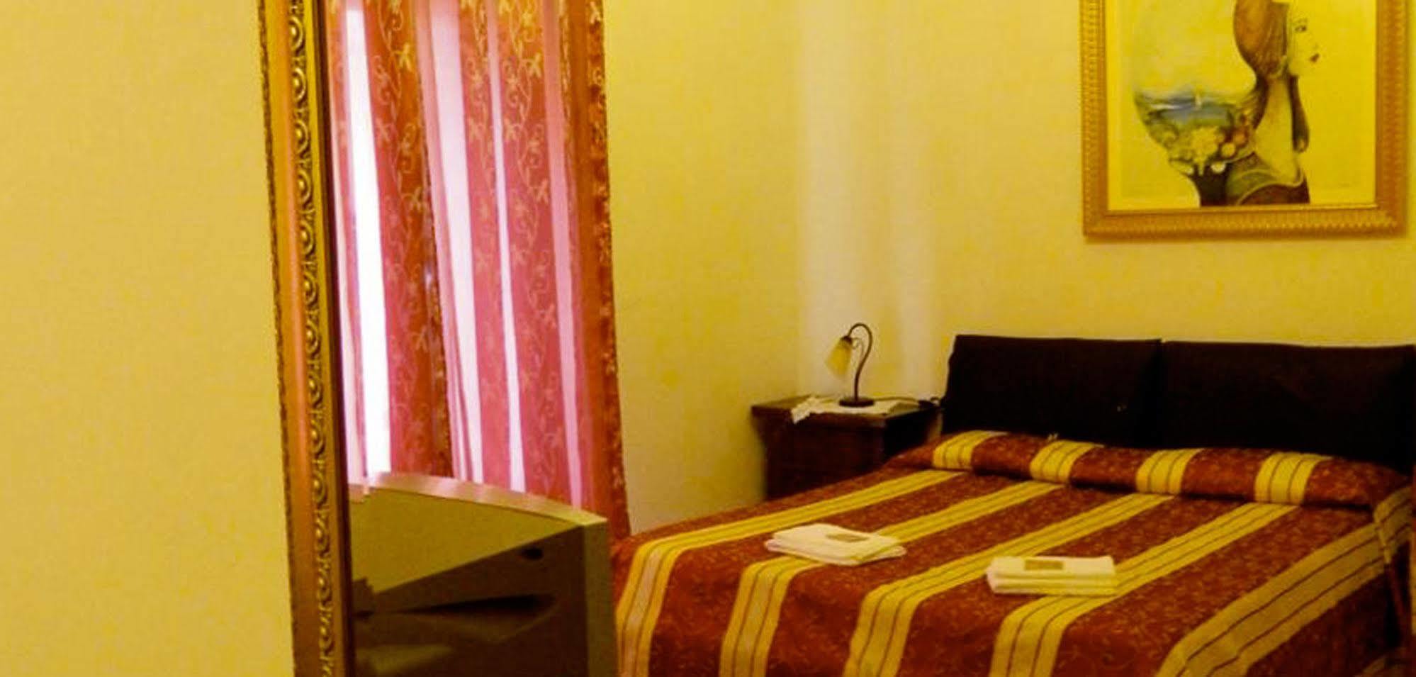 Crispi Rooms Catânia Exterior foto