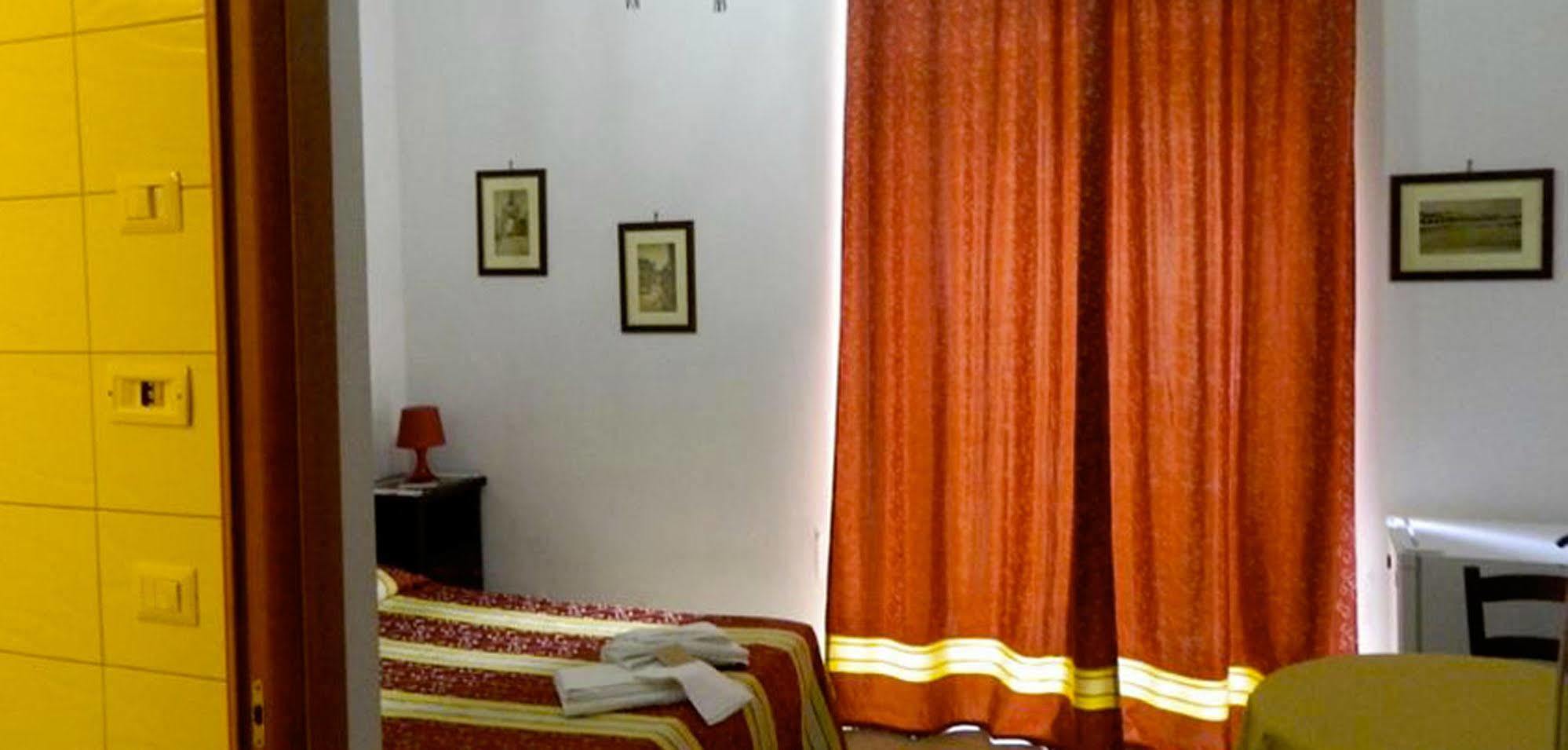 Crispi Rooms Catânia Exterior foto